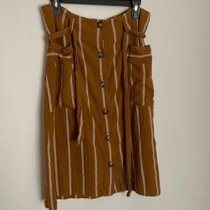 Super cute boho retro button up below the knee skirt!